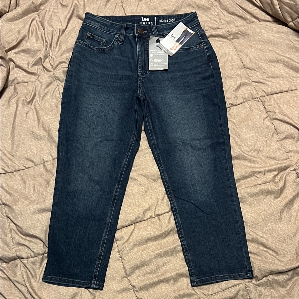 NWT Lee Riders Women's Heritage Blue Mid-Rise Denim Capri Jeans 6